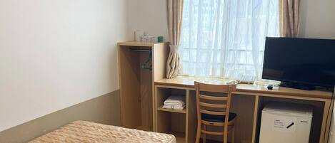 1 bedroom, desk, free WiFi, bed sheets