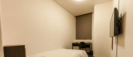 1 habitación, escritorio, tabla de planchar con plancha y wifi gratis