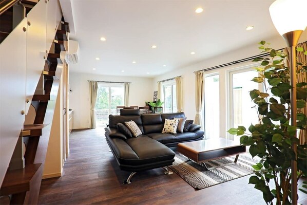 TV - WEST building Maximum 10 people x 2 buildings A  / Nago Okinawa (Nago)