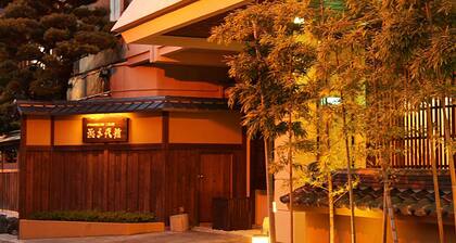 Hamachiyokan A Japanesemodern Koigatarinoma where you can see Ise Bay / Ise Mie