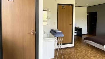 1 bedroom, desk, free WiFi, bed sheets