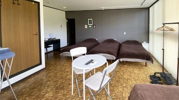 1 bedroom, desk, free WiFi, bed sheets