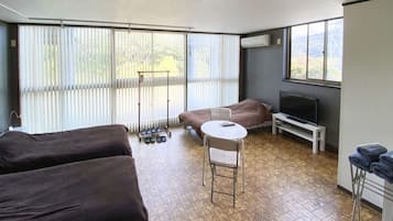 1 bedroom, desk, free WiFi, bed sheets