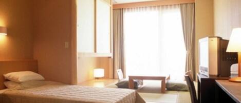 1 bedroom, desk, free WiFi, bed sheets