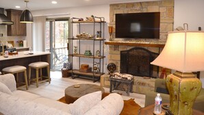 Living area - Coronado Area | Home | Sleeps 4 (Hot Springs)