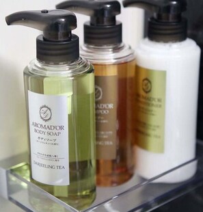 مجففات شعر، مناشف، صابون، شامبو