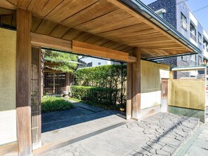 تفاصيل الفندق من الخارج