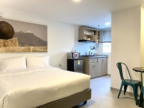 Apartment (4H)