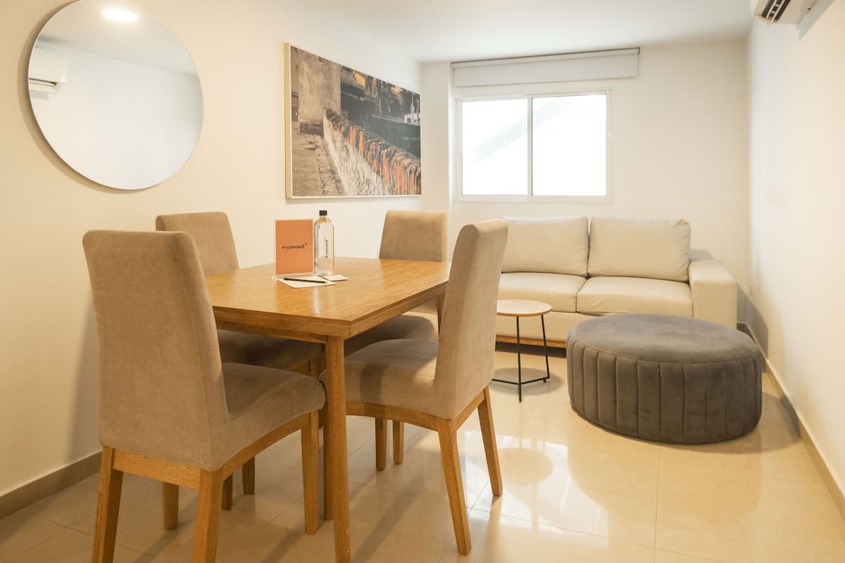 Apartment (4D) | Dining room