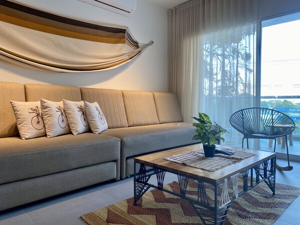 Apartment, 2 Bedrooms (4E) | Living area