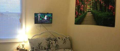 Pillowtop beds, soundproofing, iron/ironing board, free WiFi