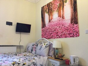 Pillow-top beds, soundproofing, iron/ironing board, free WiFi - TDM Bachelot Lettings Ltd (London)