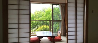 Masaya Villa Omuro 103 nestled at the foot of Mt / Ito Shizuoka