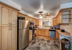 Fridge, microwave, oven, stovetop - "Barracuda" (Bradenton)