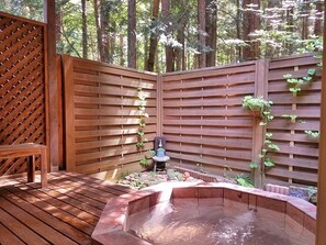 Outdoor spa tub - Surrounded by the fresh air and the chirping of bi / Minamitsurugun Yamanashi (Minamitsurugun)