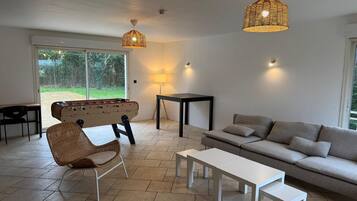 Télévision, baby-foot