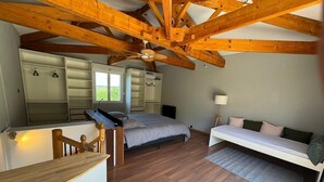 A bedroom with a loft bed, built-in wardrobe, and a desk area. - Villa located in St Augustin, near Royan, 5km from the Grande Côte beach. (Saint-Augustin)