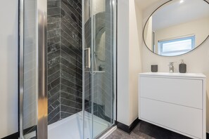 Shower, hair dryer, towels