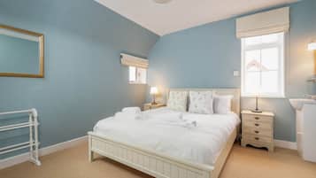 3 bedrooms, iron/ironing board, WiFi (free), bed sheets