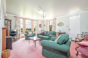 TV, fireplace - Bramble Knowe (Dunino)