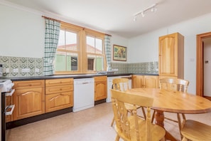 Kühlschrank, Mikrowelle, Ofen, Wasserkocher