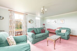 TV, fireplace - Bramble Knowe (Dunino)