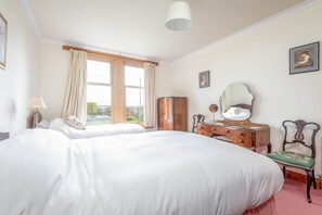 1 bedroom, iron/ironing board, free WiFi, bed sheets - Bramble Knowe (Dunino)