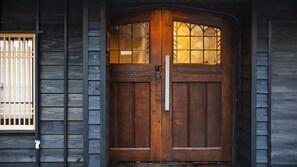 Exterior detail - Sumiya Hagakure Terrace and openair bath overlo / Takayama Gifu (Takayama)