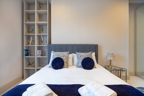 5 bedrooms, iron/ironing board, free WiFi, bed sheets