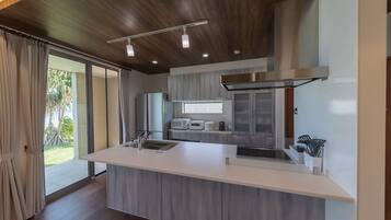 Fridge, microwave, stovetop, cookware/dishes/utensils