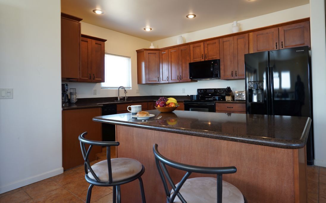 冷蔵庫、電子レンジ、オーブン、コンロ