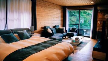 4 bedrooms, desk, free WiFi, bed sheets