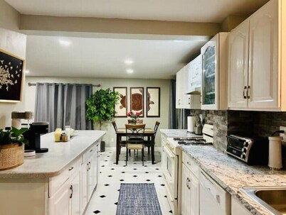 4-bedroom vacation home just  20 mins to NYS times Square.