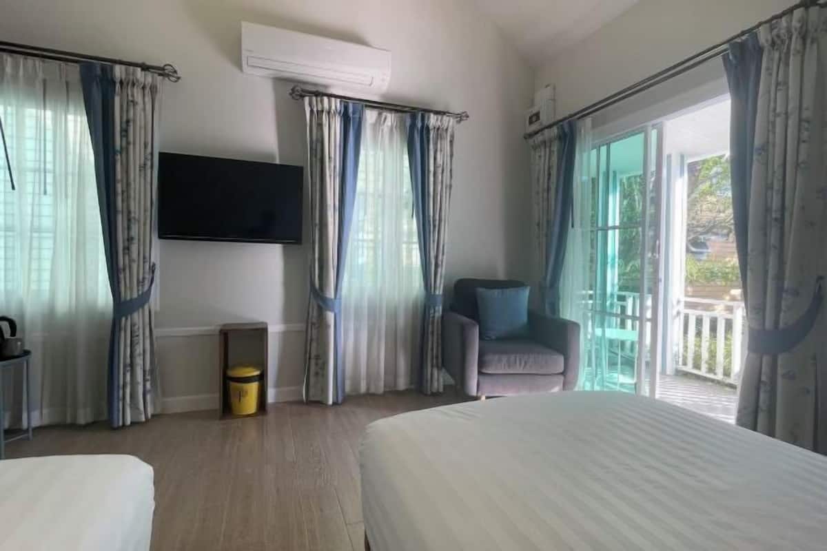 In-room safe, soundproofing, WiFi (free), individually decorated