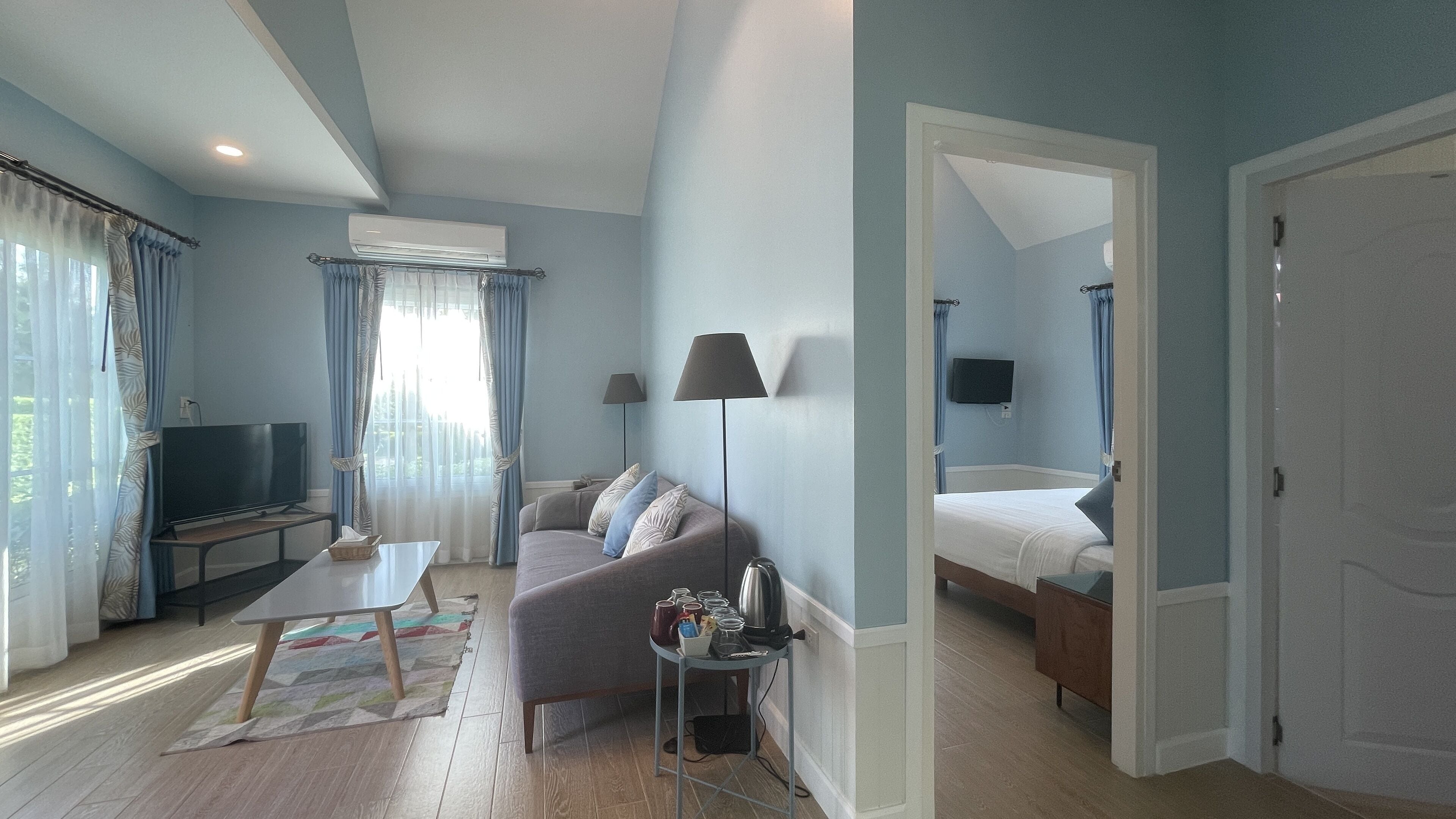 Caja de seguridad en la habitación y decoración personalizada 