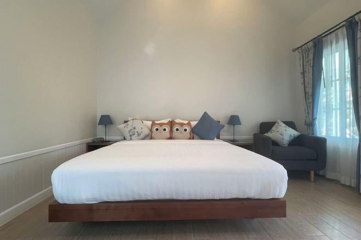 In-room safe, soundproofing, free WiFi, individually decorated