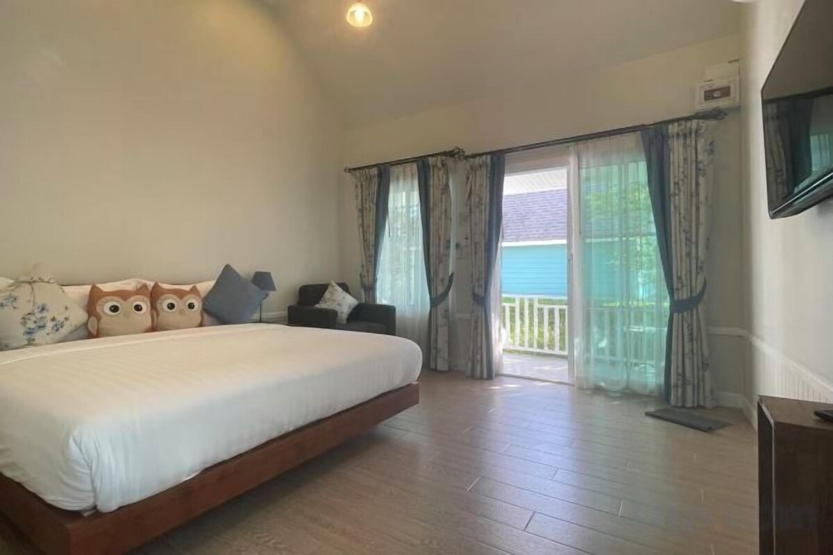 In-room safe, soundproofing, WiFi (free), individually decorated