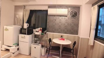 Fridge, microwave, stovetop, cookware/dishes/utensils