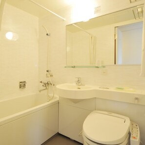A modern bathroom with a bathtub, a sink, and a toilet. - Nonsmoking Room entrustment / Tamanagun Kumamoto (Tamanagun)