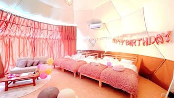 1 bedroom, desk, free WiFi, bed sheets