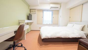 1 bedroom, desk, free WiFi, bed sheets