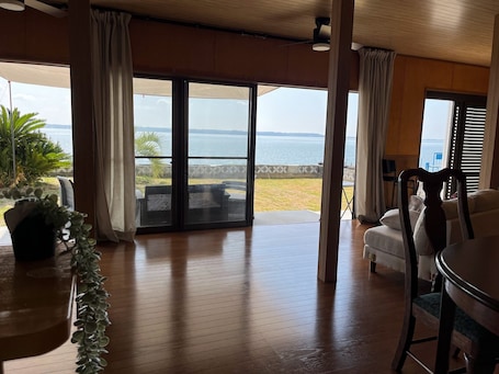 Interior. Shell Beach Hamana Lake Relax with the sound of - Osaki Villa / Hamamatsu Shizuoka
