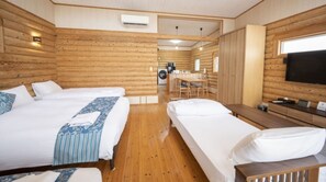 1 bedroom, desk, free WiFi, bed sheets - 3 nights Log house with outdoor jacuzzi 4 beds / Miyakojima Okinawa (Miyakojima)