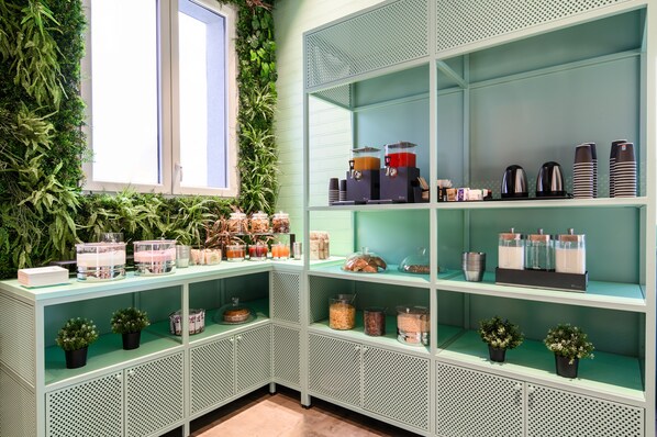 Desayuno buffet (EUR 7 por persona) 