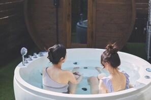 Outdoor spa tub - Japanese private sauna 2 openair hot water jacuz / Tateyama Chiba (Tateyama)
