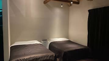 2 bedrooms, desk, free WiFi, bed sheets