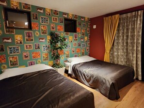 3 sovrum, skrivbord, gratis wi-fi och sängkläder