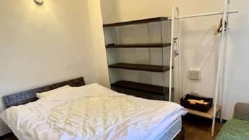 1 bedroom, desk, WiFi (free), bed sheets