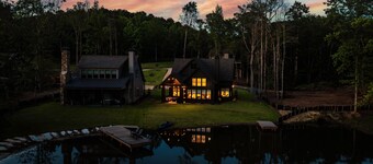 Family friendly Lakehouse: dock, kayaks & SUP board, firepit Neighborhood pool! 