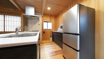 Fridge, microwave, stovetop, cookware/dishes/utensils
